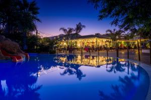 Bazén v ubytování La Siesta Salou Resort & Camping nebo v jeho okolí