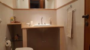 Kúpeľňa v ubytovaní Carini Luxury Apartment vicino aereoporto e al mare + 34 fotografií