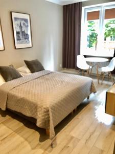 Ένα ή περισσότερα κρεβάτια σε δωμάτιο στο Apartamenty Old Town Bednarska