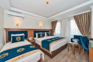 Кровать или кровати в номере The Byzantium Suites Hotel & Spa