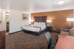 Postel nebo postele na pokoji v ubytování Quality Inn & Suites Downtown Walla Walla