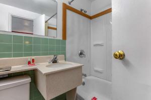 Gallery image of Econo Lodge Lee - Great Barrington in Lee