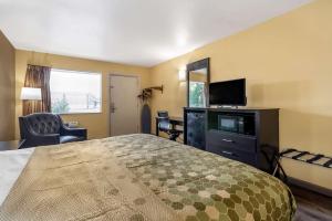 a hotel room with a bed and a flat screen tv at Econo Lodge Easton Route 50 in Easton