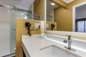 Bagno di Quality Inn & Suites