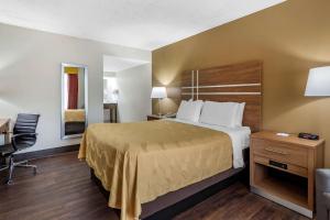 Postel nebo postele na pokoji v ubytování Quality Inn Brunswick