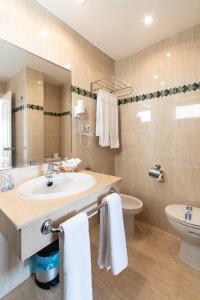 A bathroom at Puerto Azul Marbella
