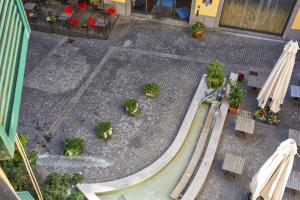Ogród w obiekcie Boutique Apartment in Via Roma by Wonderful Italy