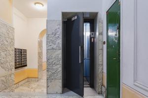 Zdjęcie z galerii obiektu Boutique Apartment in Via Roma by Wonderful Italy w Genui
