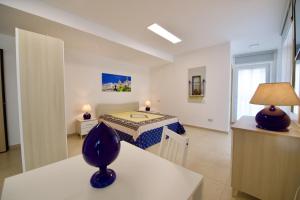 a bedroom with a bed and a table in a room at Domus Le Ceramiche in Grottaglie