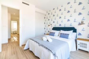 Postel nebo postele na pokoji v ubytování Huelin Suites + 211 fotografií