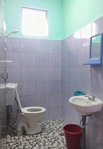 Bilik mandi di Keenomulok Holiday Home