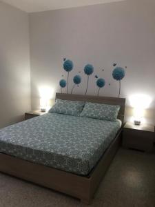 Een bed of bedden in een kamer bij Da Vito e Lucia, trilocale in centro storico