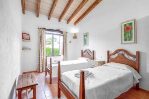 Postel nebo postele na pokoji v ubytování Villa ROIG + 16 fotografií