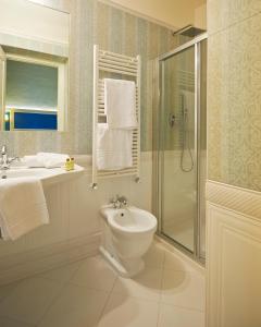 Hotel Firenze Capitale tesisinde bir banyo