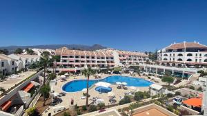 The swimming pool at or close to PARQUE SANTIAGO 1 LUXURY APARTAMENT (Playa de las Américas)