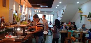 مطعم أو مكان آخر لتناول الطعام في The Serai Cottage Downtown Hotel