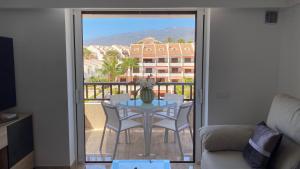 A balcony or terrace at PARQUE SANTIAGO 1 LUXURY APARTAMENT (Playa de las Américas)