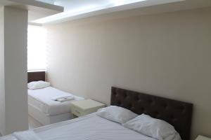 a bedroom with a bed and a window at Hotel Abro Necatibey in Ankara