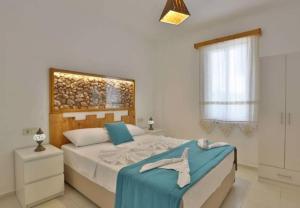 a bedroom with a large bed and a window at Limon Apart in Akyaka