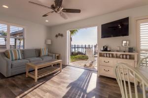 a living room with a couch and a tv at Lost Inn Paradise in Cocoa Beach