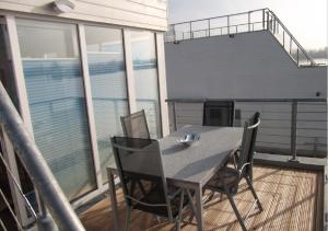 Gallery image ng Schwimmendes Ferienhaus Swimming Lounge sa Kappeln