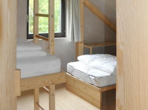 a room with two bunk beds and a window at Chalet d'Orti in Sainte-Ode