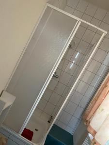 Vonios kambarys apgyvendinimo įstaigoje Alte Schmiede