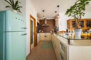 A cozinha ou cozinha compacta de D09 - Porto de Mós Luxury Villa