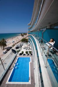 a view of the beach from the balcony of a resort at Hotel Allon Mediterrania in Villajoyosa