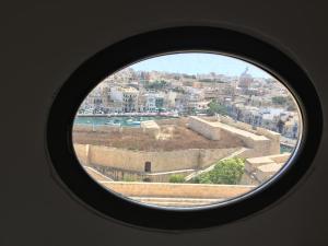 Een algemene foto van Birgu of een uitzicht op de stad vanuit het appartement