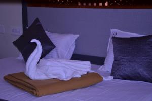 Postel nebo postele na pokoji v ubytování HOTEL PANCHAVARNAA