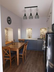 a kitchen and dining room with a wooden table at Apartament Zielony in Włodawa