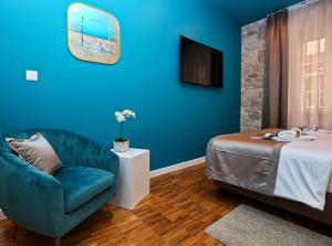 Televízia a/alebo spoločenská miestnosť v ubytovaní Riva Luxury Rooms