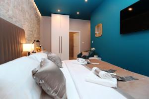 Posteľ alebo postele v izbe v ubytovaní Riva Luxury Rooms