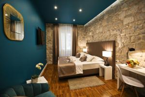 Posteľ alebo postele v izbe v ubytovaní Riva Luxury Rooms