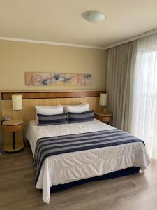 Cama ou camas em um quarto em Astron Suítes São José dos Pinhais by Nobile