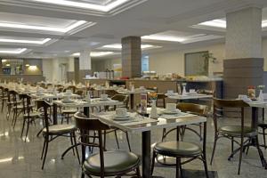 Restaurace v ubytování Astron Suítes São José dos Pinhais by Nobile