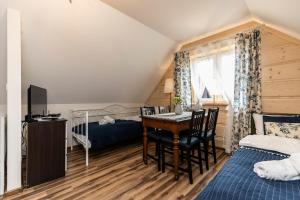 En eller flere senge i et værelse på Apartamenty Zielona Owieczka