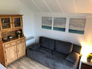 Posezení v ubytování Knus appartement met zicht op zeepolder