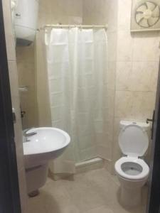 A bathroom at Studio chalet Porto South Beach families