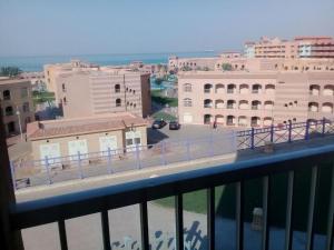 A balcony or terrace at Studio chalet Porto South Beach families