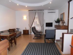 Гостиная зона в La Residenza Napoli Chiaia short let Apartment Superior Via Chiaia 82