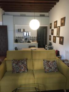 a living room with a couch and a table at SunShine La Hoguera in Córdoba