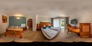 Un pat sau paturi într-o cameră la Hotel Spechtshaardt