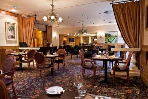 En restaurang eller annat matställe på Hotel Le Châtelain