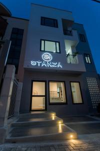 a building with a stara sign on the side of it at Stanza Hotel Sincelejo in Sincelejo