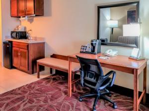 Holiday Inn Express Hotel & Suites Orange City - Deltona, an IHG Hotel tesisinde mutfak veya mini mutfak