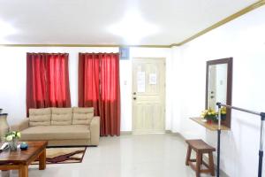 Posezení v ubytování Patricios Apartelle Taguig