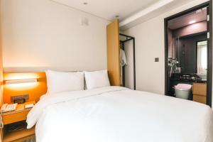 Postel nebo postele na pokoji v ubytování ON City Hotel