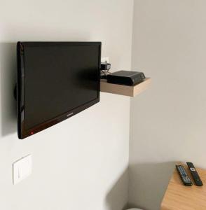 A television and/or entertainment centre at Safestay Brussels Grand Place